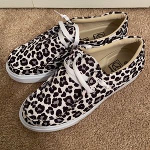 Size 10 Snow Leopard Print Shoes